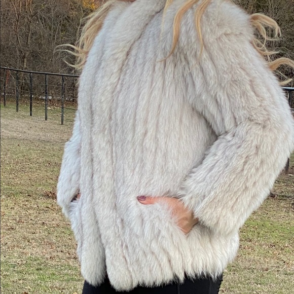 SAGA FOX JACKET FOX FUR JACKET WHITE BLUE FOX - Picture 2 of 8